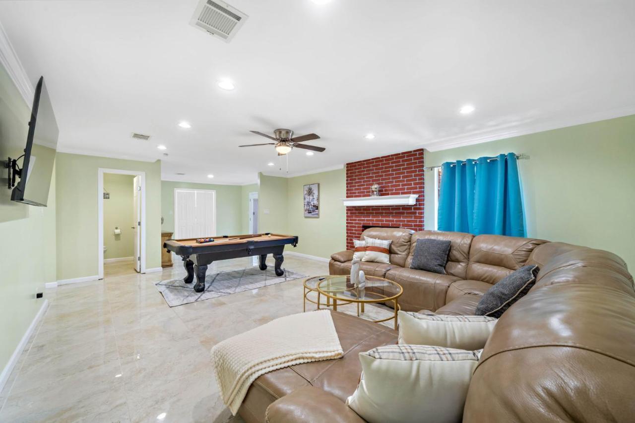 Pool Oasis Games Wifi Bbq Yard Sleep 16 Villa Houston Exterior photo