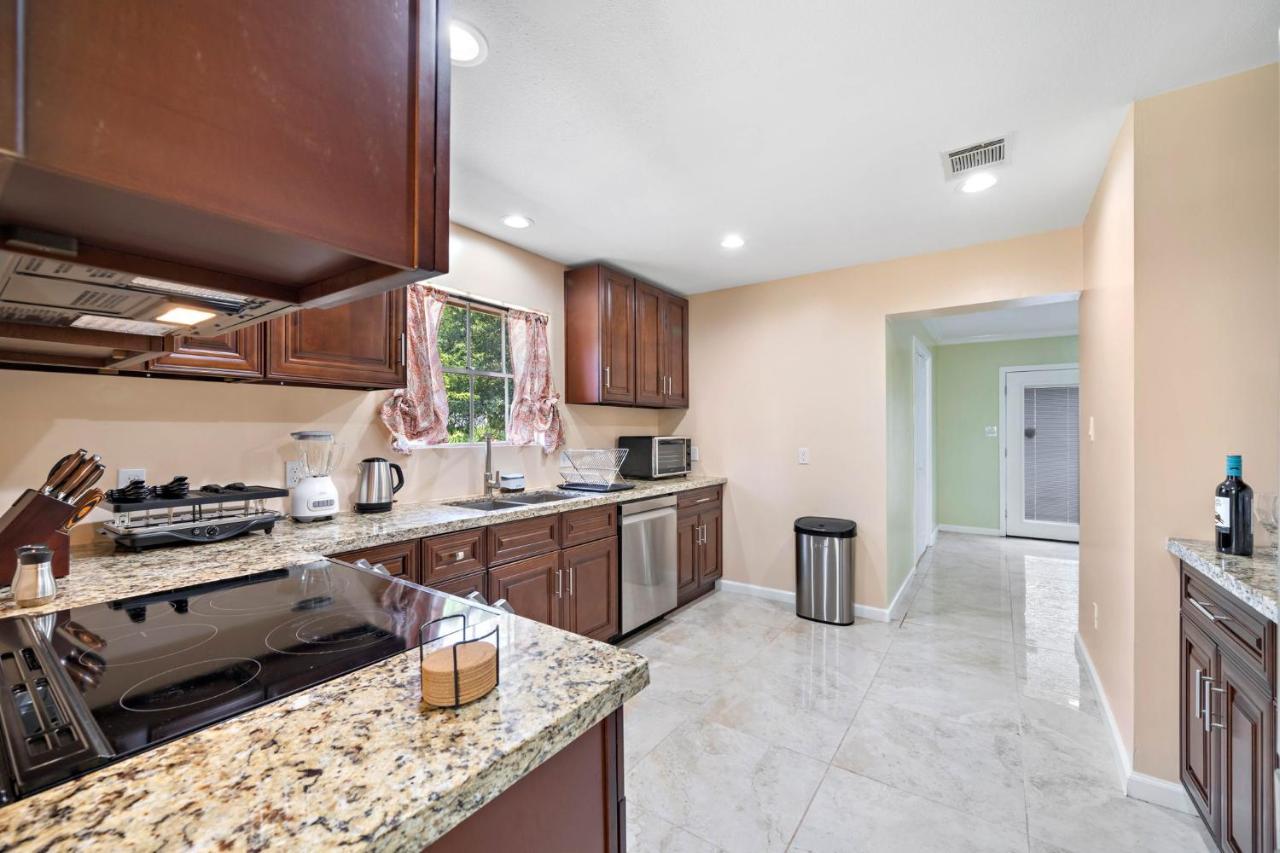 Pool Oasis Games Wifi Bbq Yard Sleep 16 Villa Houston Exterior photo